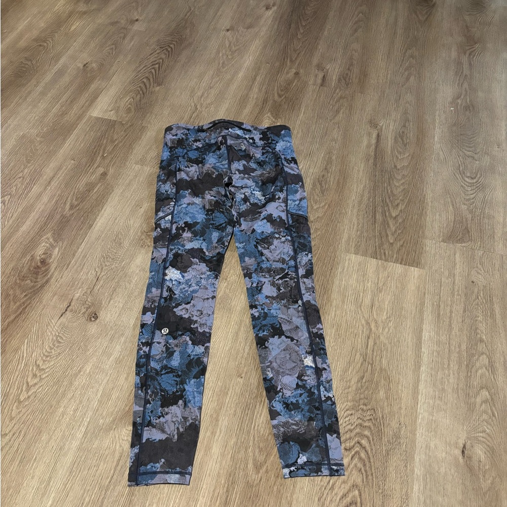 LULULEMON Speed Up Tight *Full-On Luxtreme 28"
Screen Camo Multi Size 6 - Picture 10 of 12